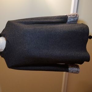 Faux Fur trim sweater L